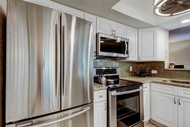 1407 LENNOX ROAD E 1407, Palm Harbor, FL 34683