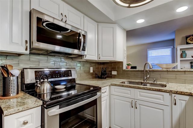 1407 LENNOX ROAD E 1407, Palm Harbor, FL 34683