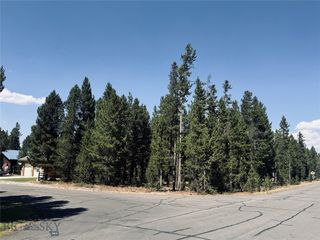 301 Lewis Avenue, West Yellowstone, MT 59758