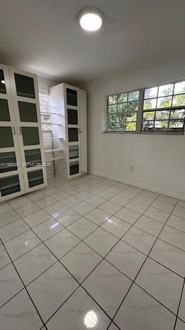 110 NW 198th St, Miami Gardens, FL 33169