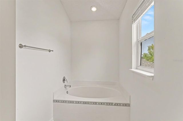 1093 AMANDA KAY CIRCLE, Sanford, FL 32771
