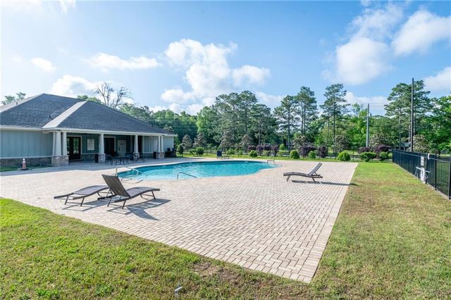 2183 Meadowview Loop E, Semmes, AL 36575