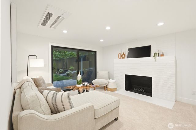 4705 119th Avenue SE, Bellevue, WA 98006