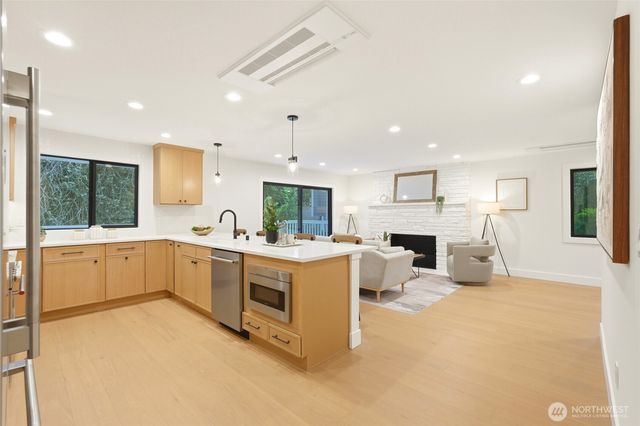 4705 119th Avenue SE, Bellevue, WA 98006