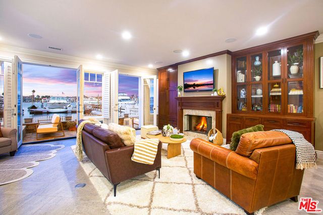 421 E Edgewater Avenue, Newport Beach, CA 92661
