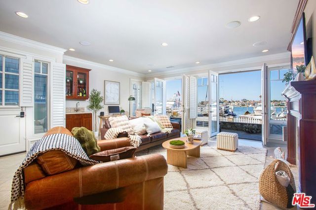 421 E Edgewater Avenue, Newport Beach, CA 92661