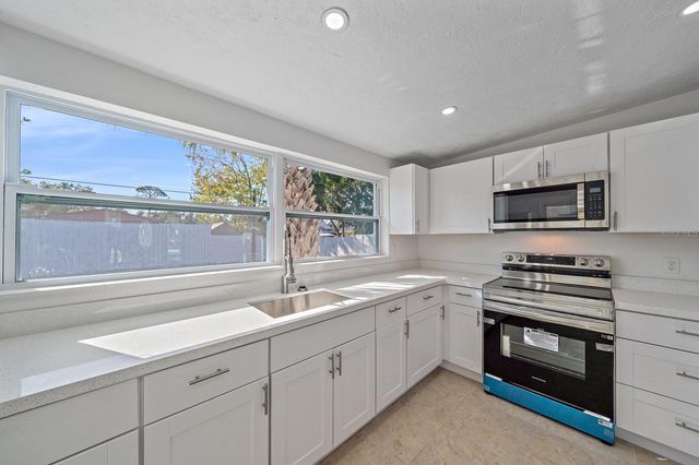 2138 PINE TERRACE, Sarasota, FL 34231