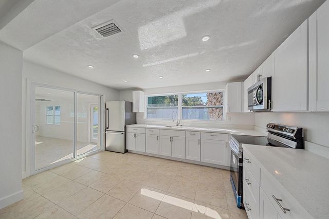 2138 PINE TERRACE, Sarasota, FL 34231