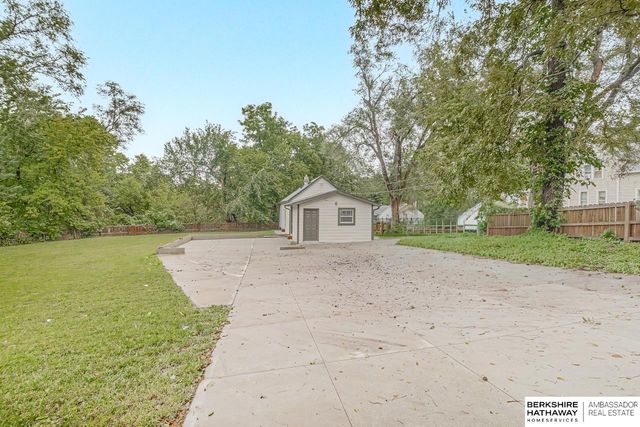 4936 S 18th Street, Omaha, NE 68107