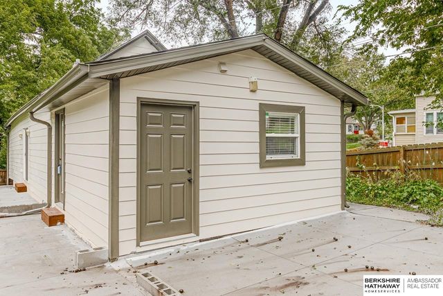 4936 S 18th Street, Omaha, NE 68107