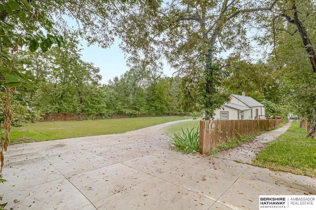 4936 S 18th Street, Omaha, NE 68107