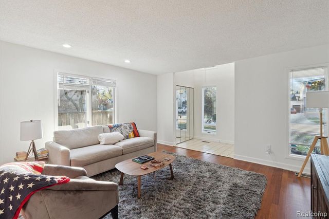 677 E Lincoln Street 4, Birmingham, MI 48009