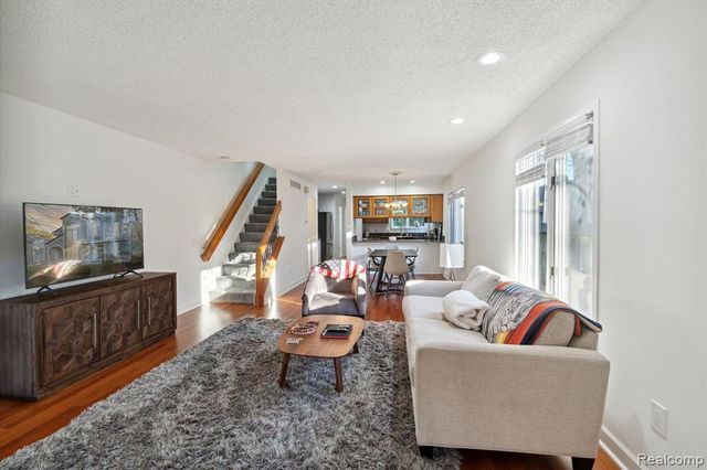 677 E Lincoln Street 4, Birmingham, MI 48009