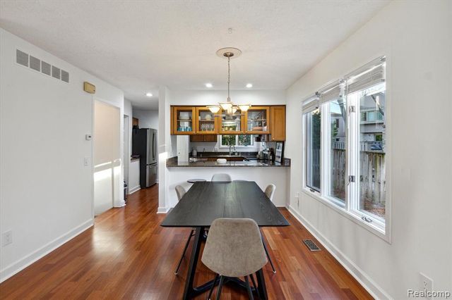 677 E Lincoln Street 4, Birmingham, MI 48009