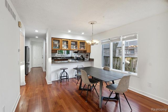 677 E Lincoln Street 4, Birmingham, MI 48009