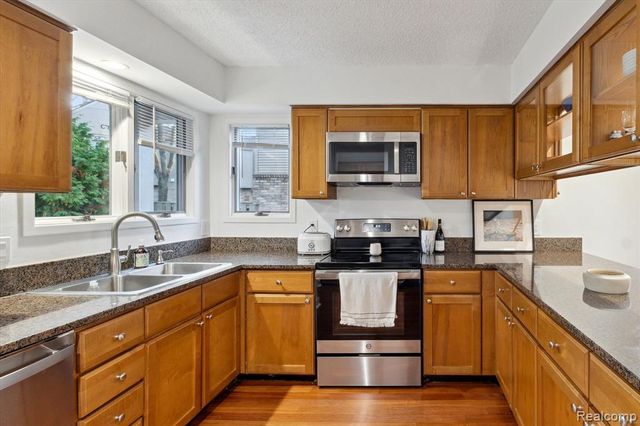 677 E Lincoln Street 4, Birmingham, MI 48009