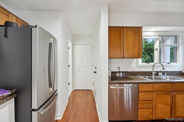 677 E Lincoln Street 4, Birmingham, MI 48009