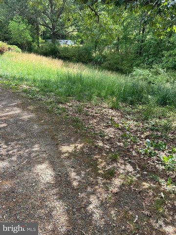 10057 KINGS, Montross, VA 22520