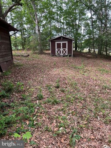 10057 KINGS, Montross, VA 22520