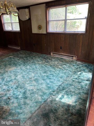 10057 KINGS, Montross, VA 22520