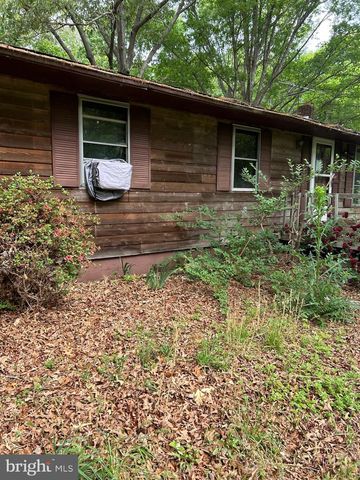 10057 KINGS, Montross, VA 22520