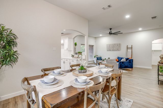 820 Chestnut Avenue, Burleson, TX 76028