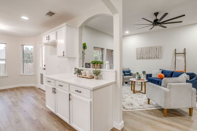 820 Chestnut Avenue, Burleson, TX 76028