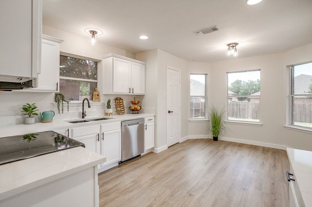 820 Chestnut Avenue, Burleson, TX 76028