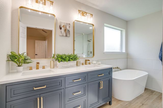 820 Chestnut Avenue, Burleson, TX 76028