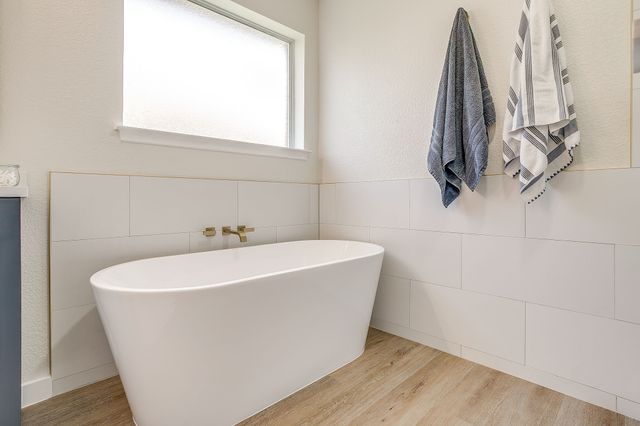 820 Chestnut Avenue, Burleson, TX 76028