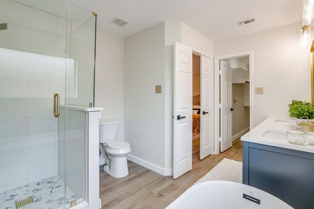 820 Chestnut Avenue, Burleson, TX 76028