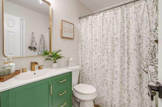 820 Chestnut Avenue, Burleson, TX 76028