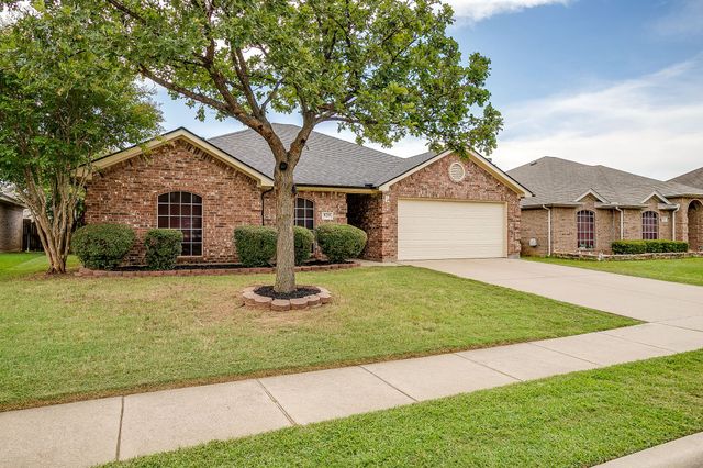 820 Chestnut Avenue, Burleson, TX 76028