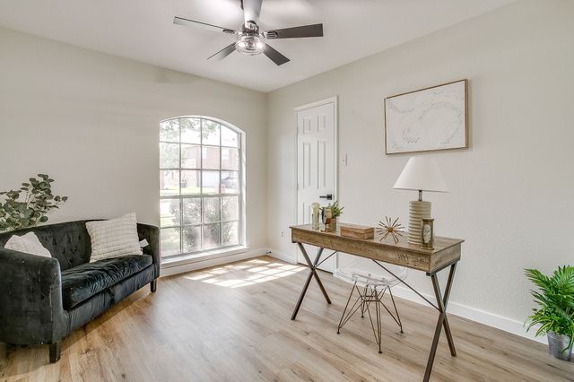 820 Chestnut Avenue, Burleson, TX 76028