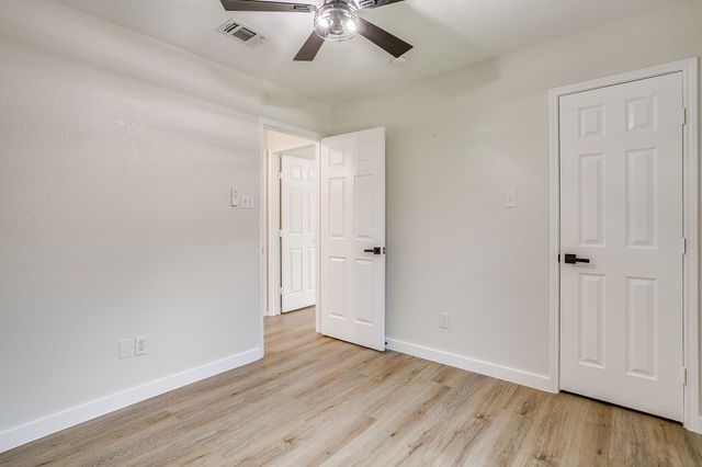 820 Chestnut Avenue, Burleson, TX 76028