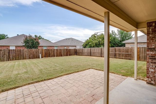 820 Chestnut Avenue, Burleson, TX 76028