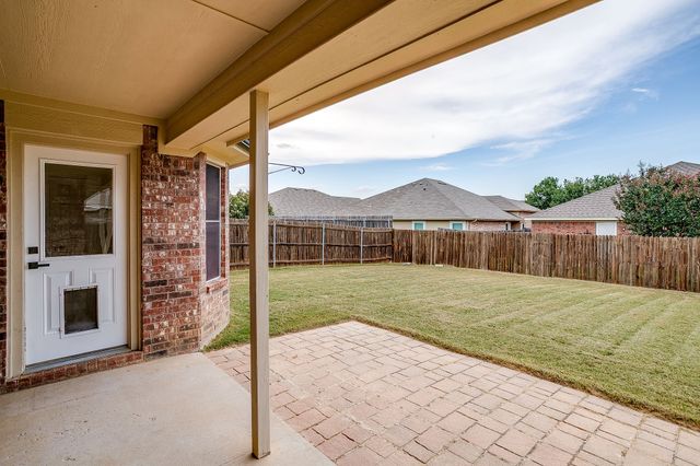 820 Chestnut Avenue, Burleson, TX 76028