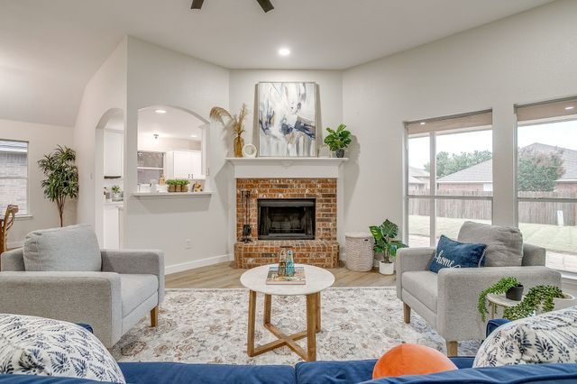 820 Chestnut Avenue, Burleson, TX 76028