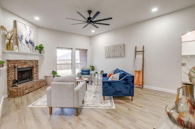 820 Chestnut Avenue, Burleson, TX 76028