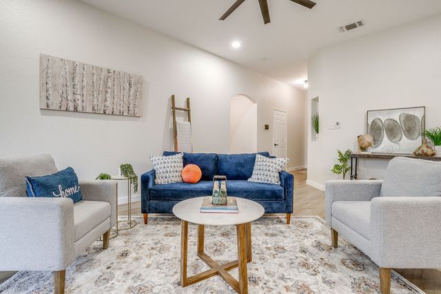 820 Chestnut Avenue, Burleson, TX 76028