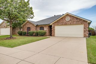 820 Chestnut Avenue, Burleson, TX 76028