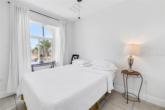 17821 GULF BOULEVARD B, Redington Shores, FL 33708