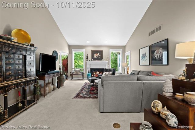 9430 Sheltering Oaks Drive, Brighton, MI 48114