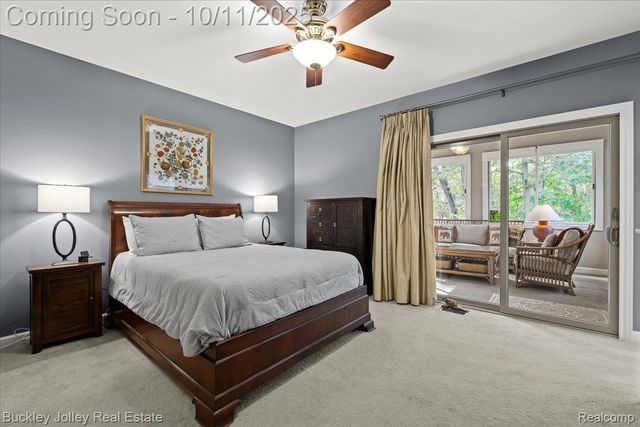 9430 Sheltering Oaks Drive, Brighton, MI 48114