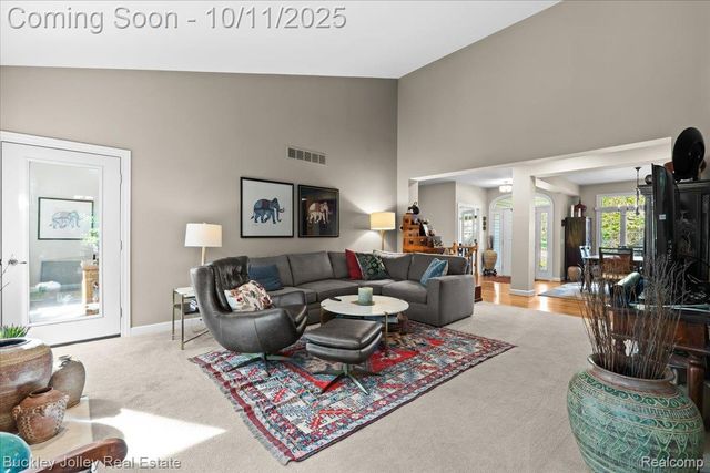 9430 Sheltering Oaks Drive, Brighton, MI 48114