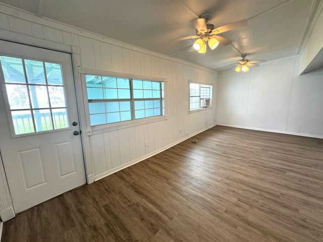 302 2nd Street, Palacios, TX 77465