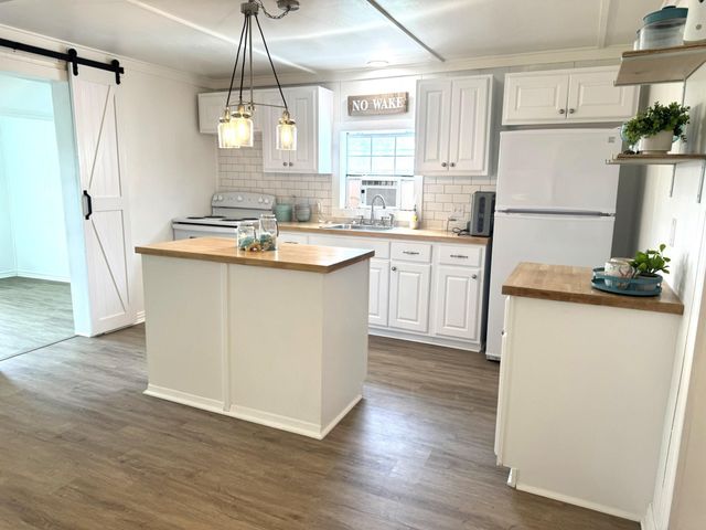 302 2nd Street, Palacios, TX 77465