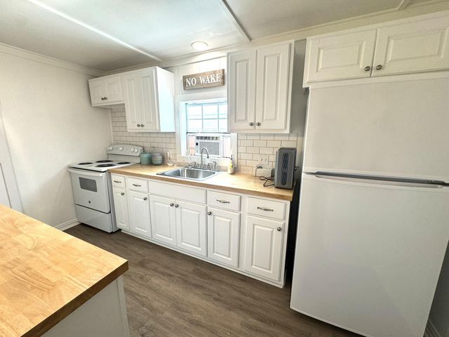 302 2nd Street, Palacios, TX 77465