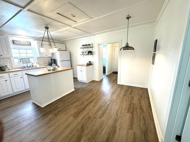 302 2nd Street, Palacios, TX 77465