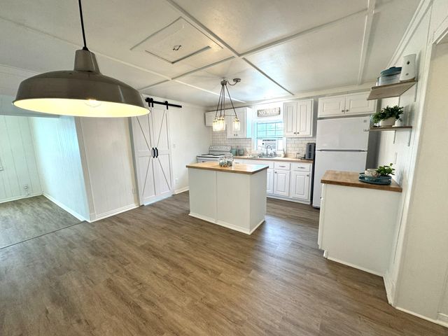 302 2nd Street, Palacios, TX 77465